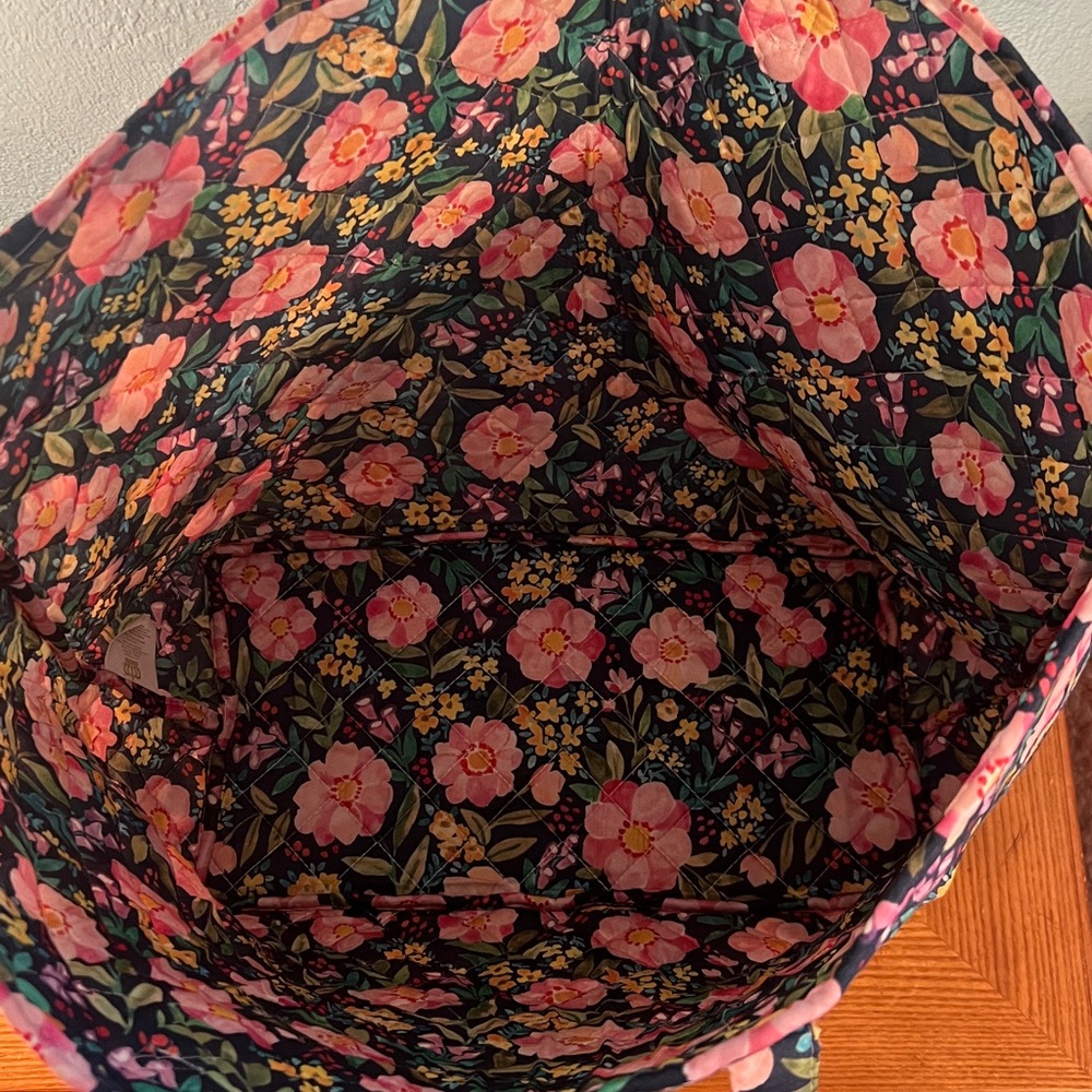 Virah Bella, Jane Quilted Floral Tote Bag (16”x17”x8”) 100% Polyester NWT - Picture 7 of 11